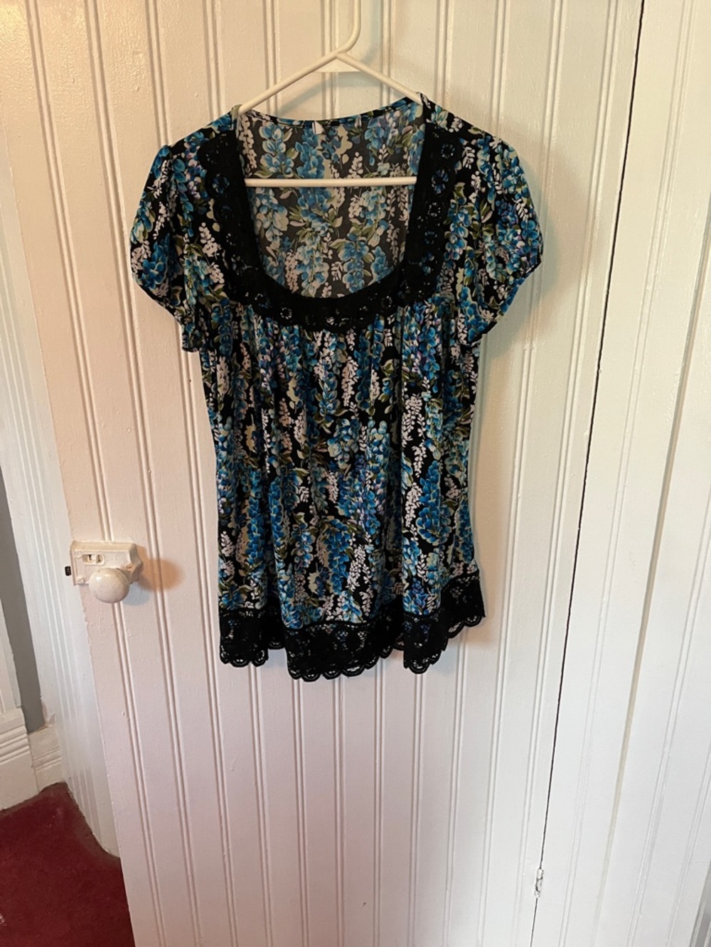 Floral Lace-Trim Short Sleeve Top in Blue and Black